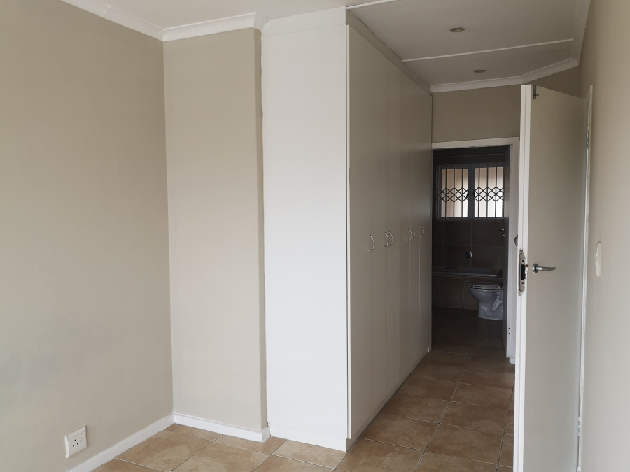 To Let 1 Bedroom Property for Rent in Beacon Bay Eastern Cape